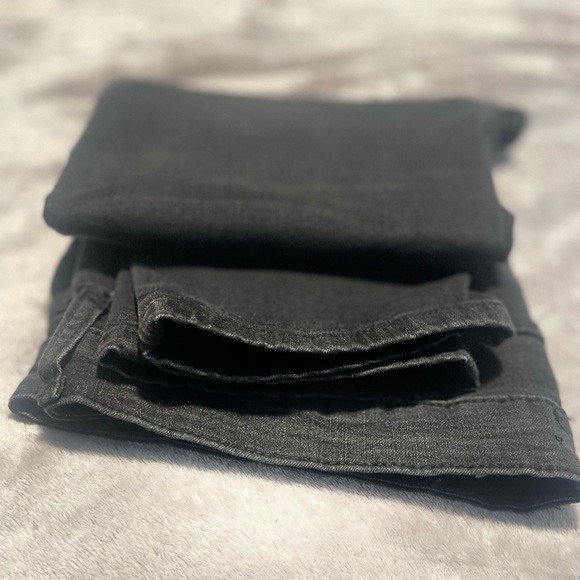 Black skinny Forever 21 jeans (w/ rips) - Picture 3 of 4